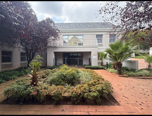 4,714M² OFFICE FOR SALE IN HOUGHTON ESTATE